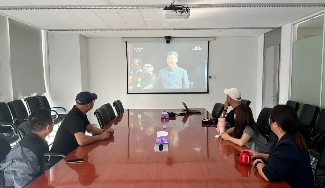 中國建研院干部職工觀看紀念抗戰勝利80周年閱兵盛況